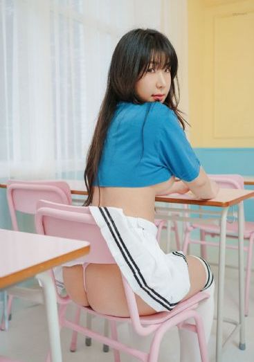美女视频黄的免费视频网页_十万网红美女美酱